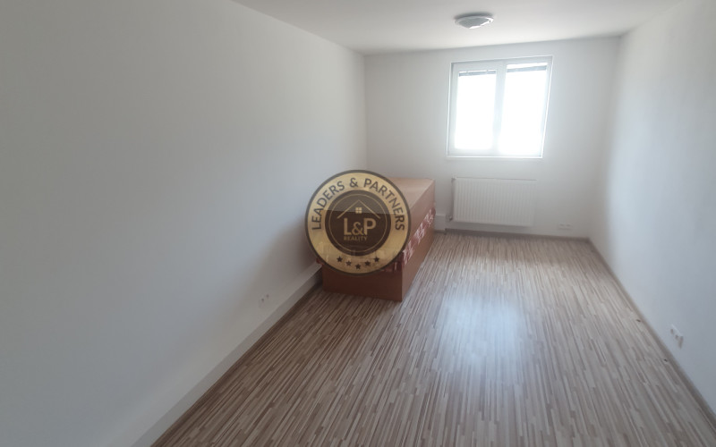 Prenájom  kancelárskych priestorov s 15  x parkovacími miestami  Košice-Barca