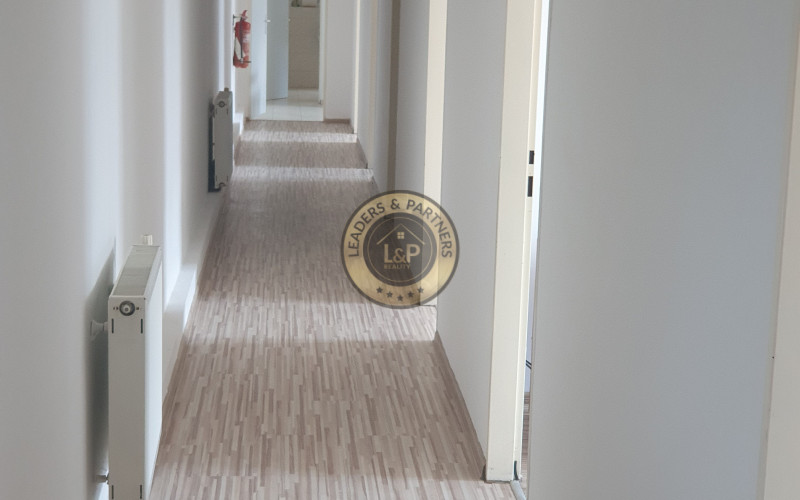 Prenájom  kancelárskych priestorov s 15  x parkovacími miestami  Košice-Barca