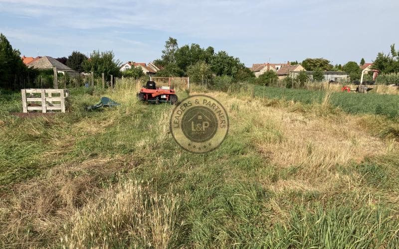 PREDAJ pozemok 970 m2 Bezenye