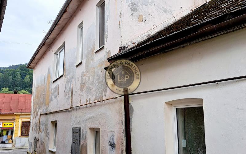 Exkluzívne na predaj dom v radovej zástavbe v historickom centre mesta Gelnica