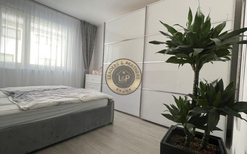 Pekný 3 izbový byt na predaj, Bernolákovo-Dubová ul., balkón, vlastné parkovanie