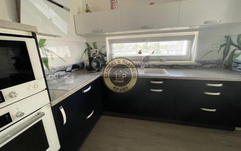 Pekný 3 izbový byt na predaj, Bernolákovo-Dubová ul., balkón, vlastné parkovanie