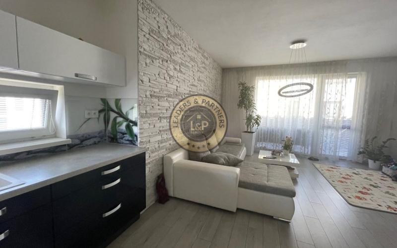 Pekný 3 izbový byt na predaj, Bernolákovo-Dubová ul., balkón, vlastné parkovanie