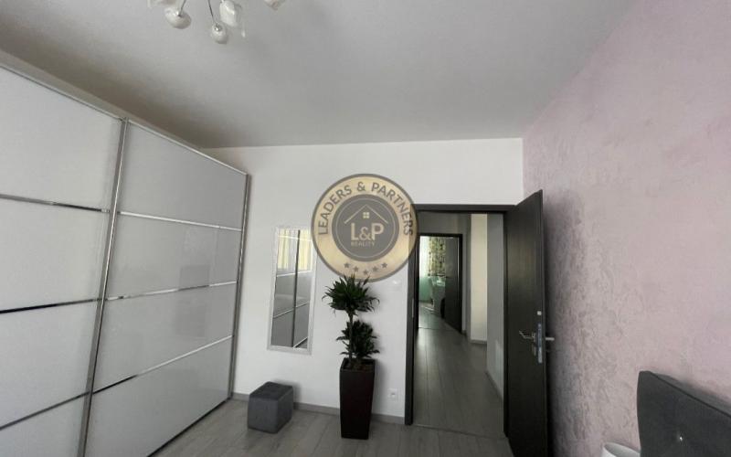 Pekný 3 izbový byt na predaj, Bernolákovo-Dubová ul., balkón, vlastné parkovanie