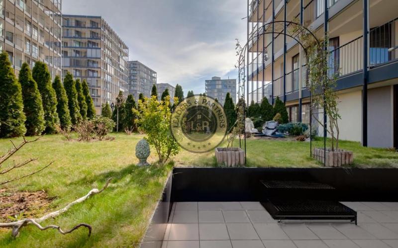 Plně zařízený 4+kk, 145 m² (Mezonet) s velkou střešní zahradou