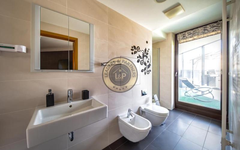 Plně zařízený 4+kk, 145 m² (Mezonet) s velkou střešní zahradou