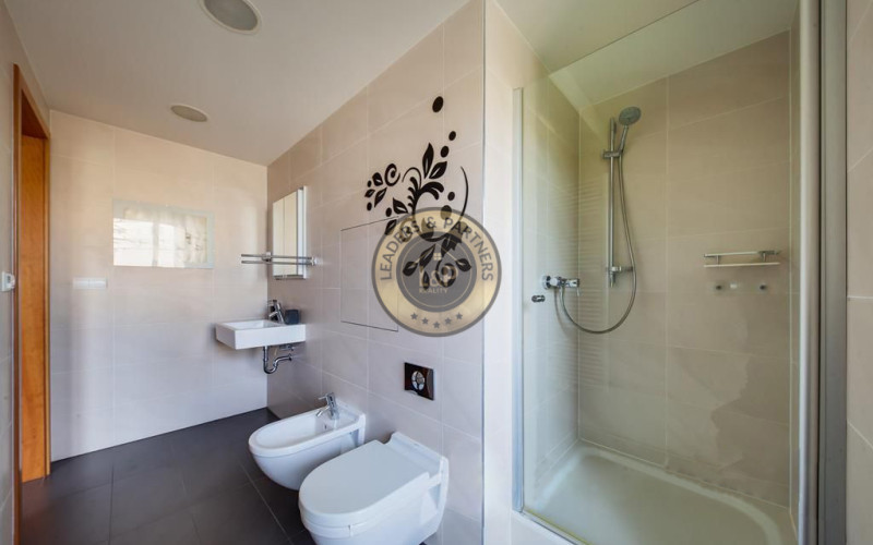 Plně zařízený 4+kk, 145 m² (Mezonet) s velkou střešní zahradou