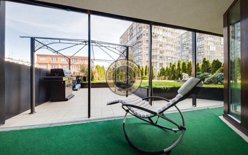 Plně zařízený 4+kk, 145 m² (Mezonet) s velkou střešní zahradou