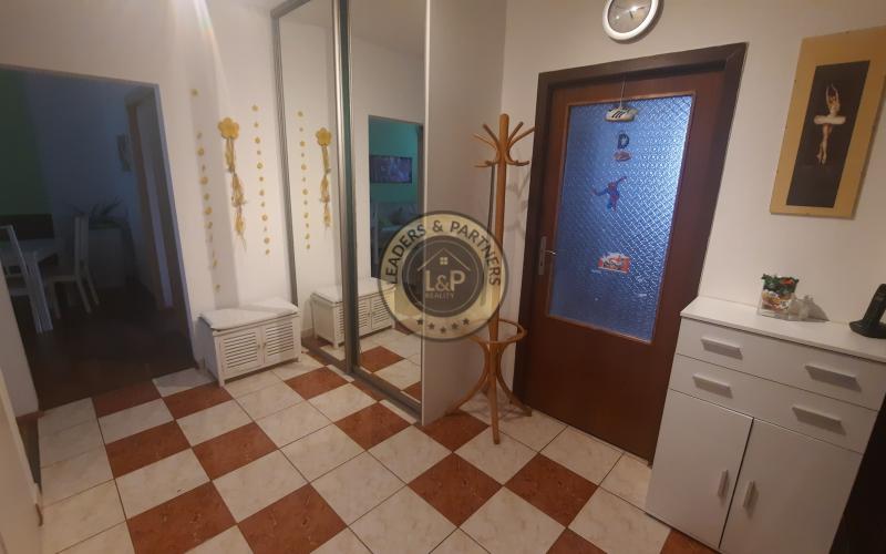 PREDAJ, KRÁSNY, PRIESTRANNÝ 4-IZBOVÝ BYT NA RAJČIANSKEJ ULICI