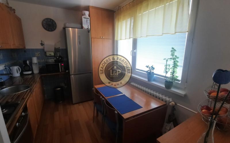 PREDAJ, KRÁSNY, PRIESTRANNÝ 4-IZBOVÝ BYT NA RAJČIANSKEJ ULICI