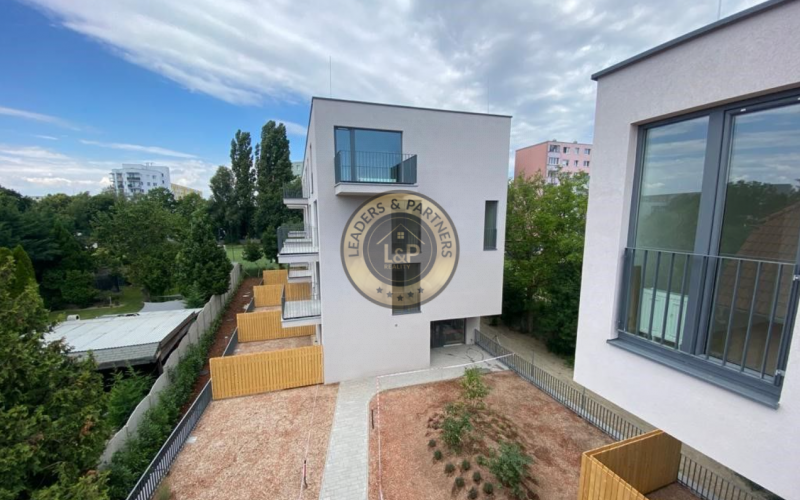 PRENÁJOM, NÁDHERNÝ, 1-IZBOVÝ BYT , PREDZÁHRADKA , VRAKUŇA, HRADSKÁ ULICA