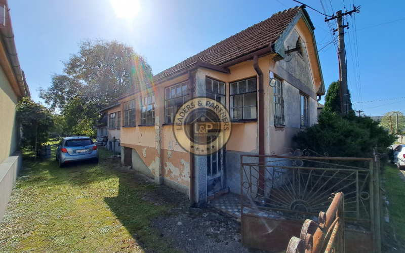 **REZERVOVANÉ** Starý rodinný dom, obec Rozhanovce, Košice-okolie