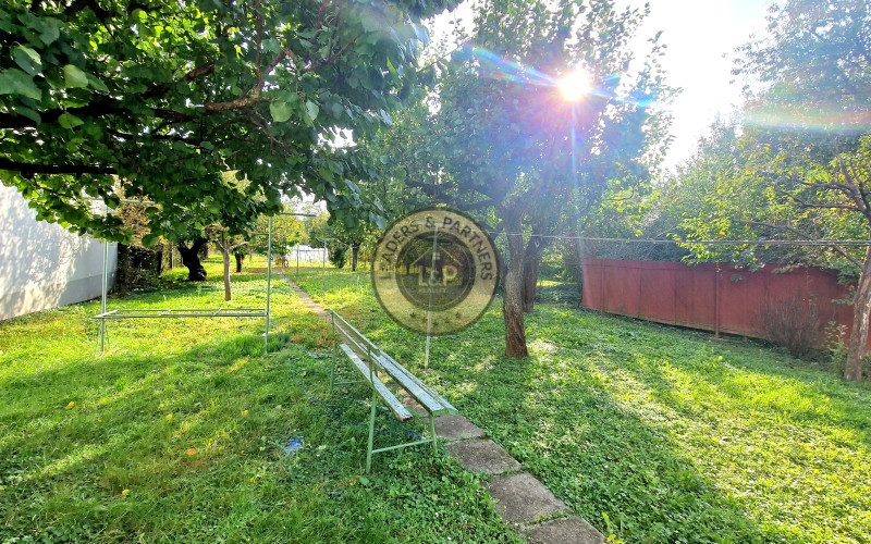 *NOVÁ CENA* veľký rodinný dom s garážou a krásnym pozemkom Piešťany/ Sládkovičova