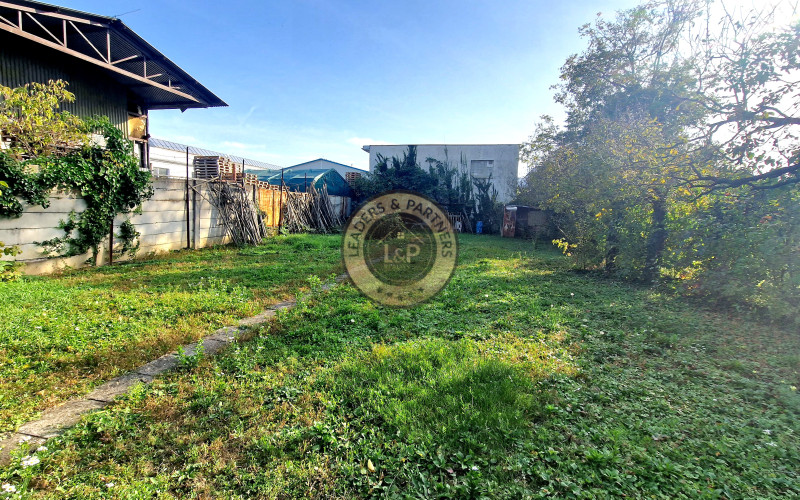 *NOVÁ CENA* veľký rodinný dom s garážou a krásnym pozemkom Piešťany/ Sládkovičova