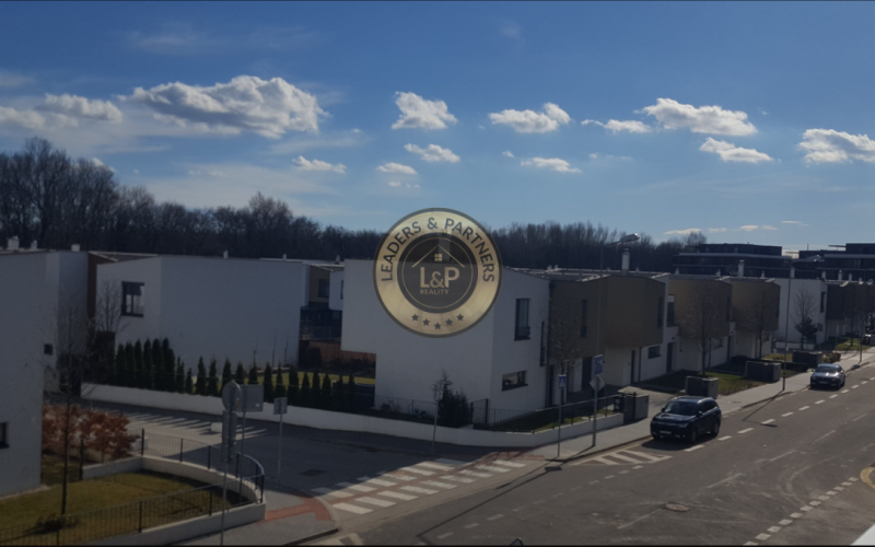 PREDAJ, NÁDHERNÝ, 2-IZBOVÝ BYT, PETRŽALKA SLNEČNICE VILADOMY