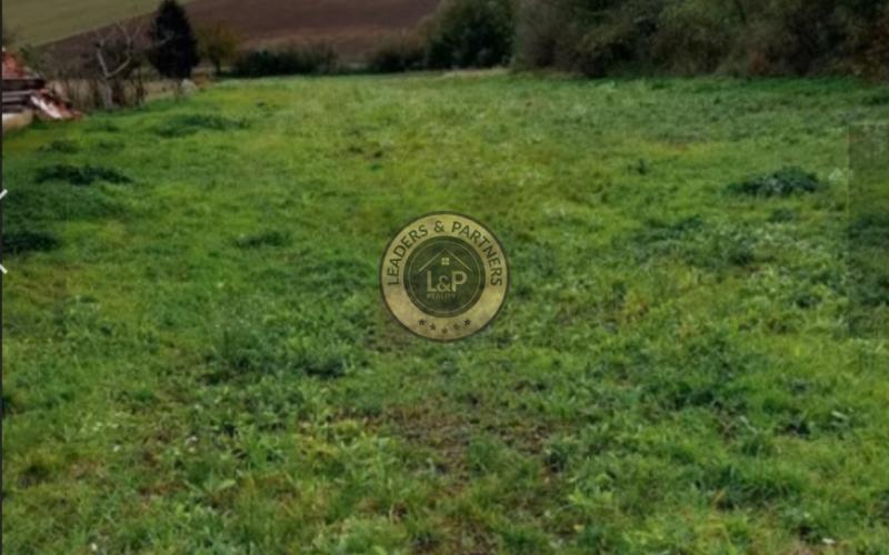 Na predaj pozemok Kapince 4.427 m2 s projektom RD.