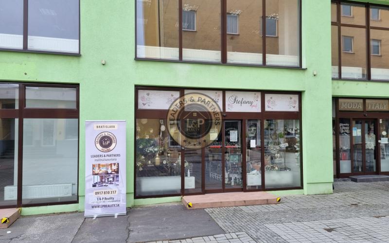 PREDAJ OBCHODNÉ CENTRUM ŠAFRÁN PRIEVIDZA NÁMESTIE SLOBODY 9