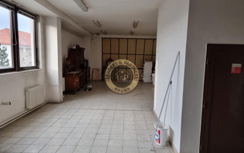 PREDAJ OBCHODNÉ CENTRUM ŠAFRÁN PRIEVIDZA NÁMESTIE SLOBODY 9