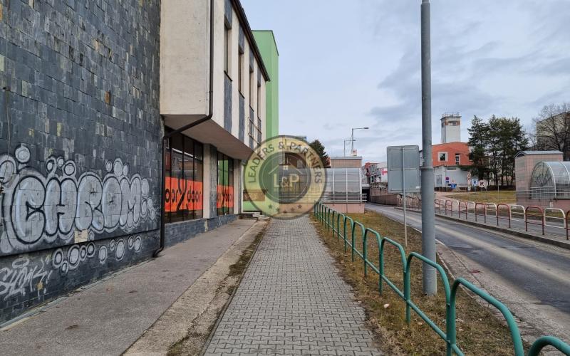 PREDAJ OBCHODNÉ CENTRUM ŠAFRÁN PRIEVIDZA NÁMESTIE SLOBODY 9