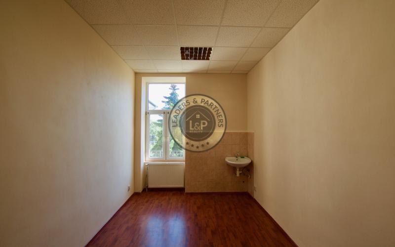 Na prenájom kancelária 13,5 m2, Moyzesova ul., Košice-Staré Mesto