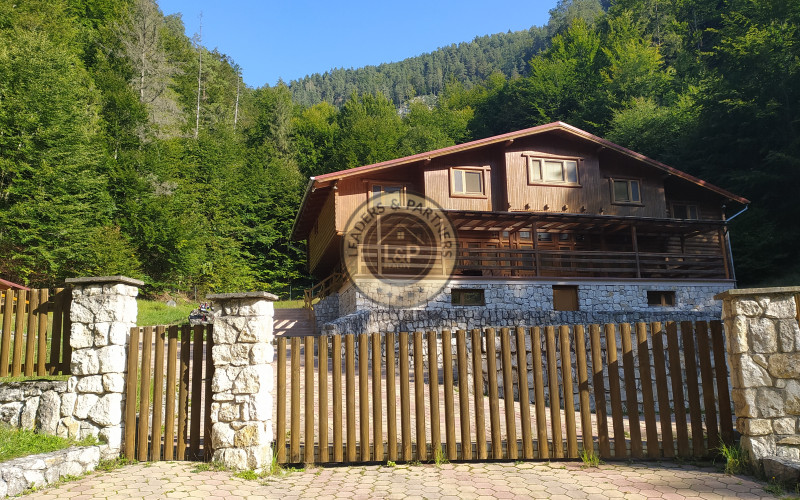 Luxusná chata - rekreačný objekt  - chránené územie