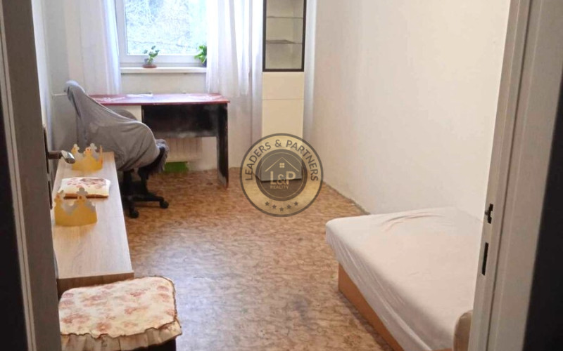 Predané -4-izbový byt po rekonštrukcii, Wurmova ulica, KVP.