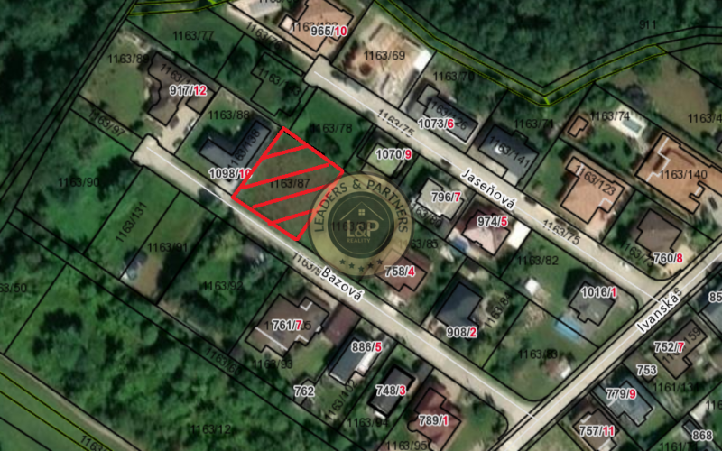 Stavebný pozemok Zálesie, 831m2, IS na pozemku