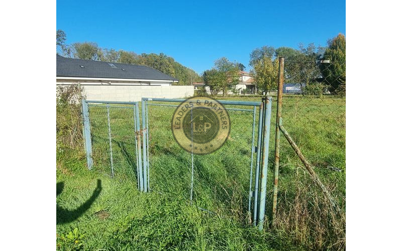 Stavebný pozemok Zálesie, 831m2, IS na pozemku