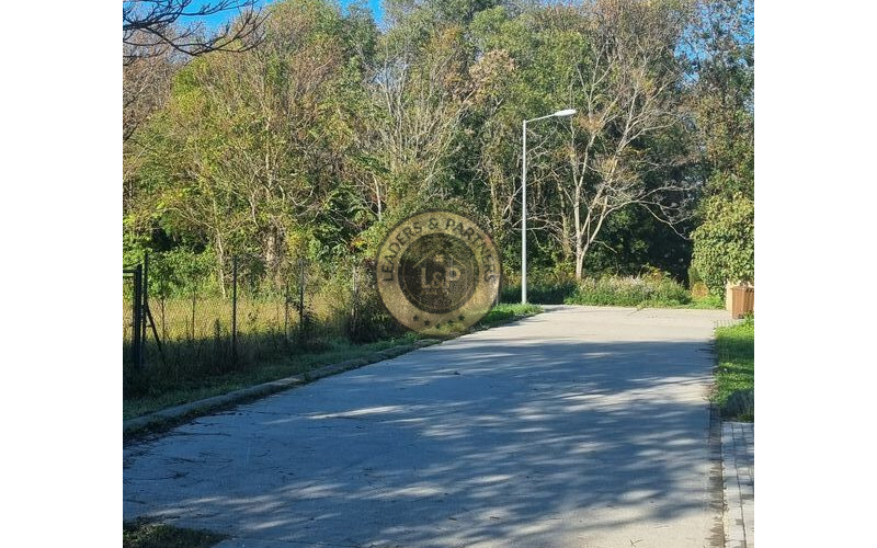 Stavebný pozemok Zálesie, 831m2, IS na pozemku