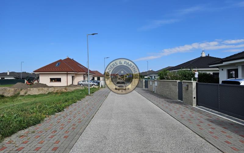 Stavebný pozemok-Kalinkovo, 875 m2, všetky IS