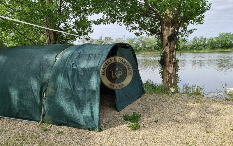 Krásny pozemok pri vode na predaj