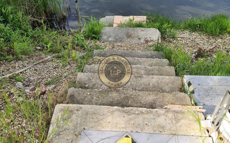 Krásny pozemok pri vode na predaj