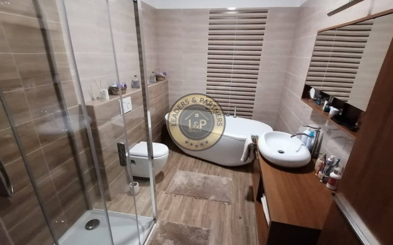 Pekný 5 izbový mezonet v trojdome v Rovinke na predaj