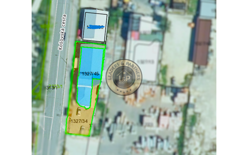 >>>SKVELÁ INVESTIČNÁ PRÍLEŽITOSŤ<<< Polyfunkčný objekt na strategickom mieste v Prievidzi. Objekt je na predaj aj s dolhoročným nájomcom (autoservis), preto je to skvelá investícia s možnosťou stabilného mesačného prijmu.