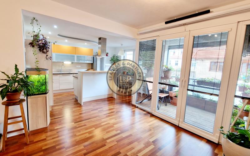 *Rezervované do 15.11.2024* Centrum Pezinka - nádherný presvetlený 3izbový byt