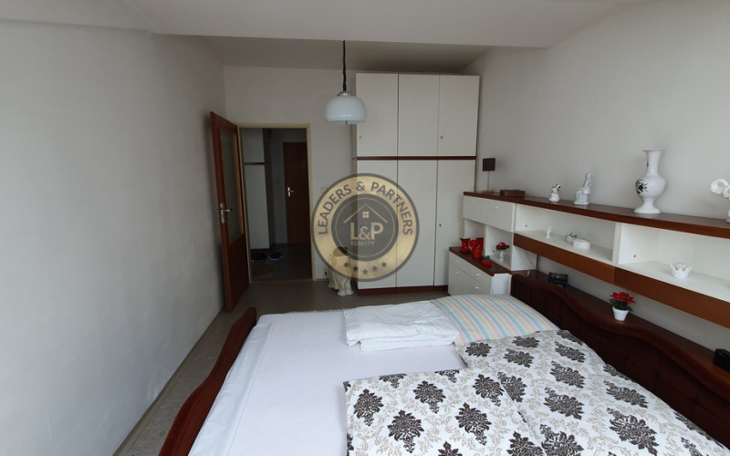 PREDAJ: veľký podkrovný 2 izbový byt 66 m2 ul. L. Svobodu