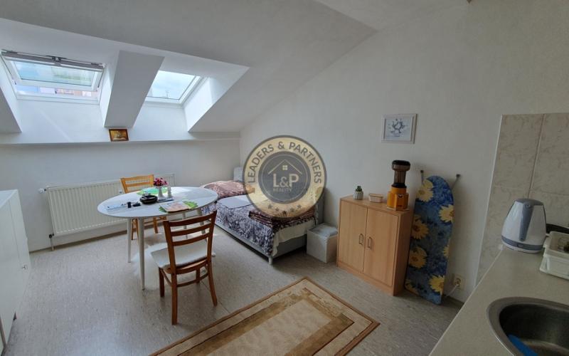 PREDAJ: veľký podkrovný 2 izbový byt 66 m2 ul. L. Svobodu