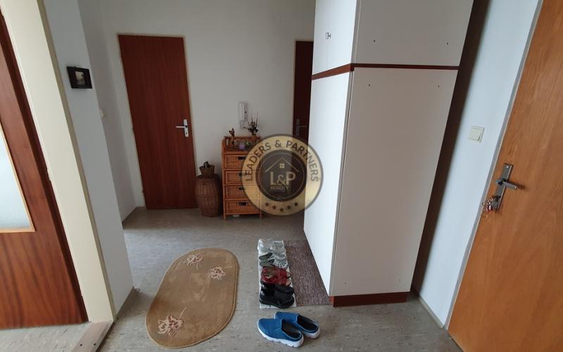 PREDAJ: veľký podkrovný 2 izbový byt 66 m2 ul. L. Svobodu