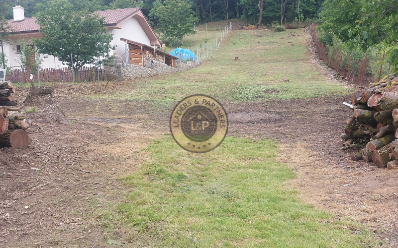 Na predaj stavebný pozemok v obci Kolíňany 1420 m2