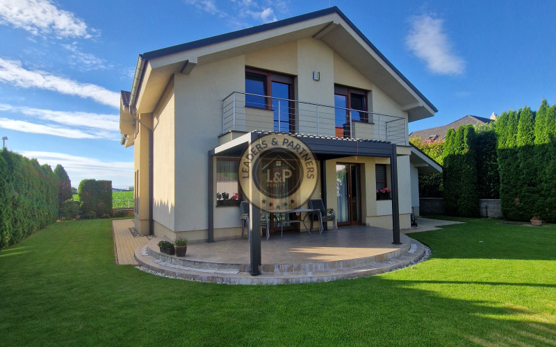 Ponúkame na predaj rodinný dom v Modranke