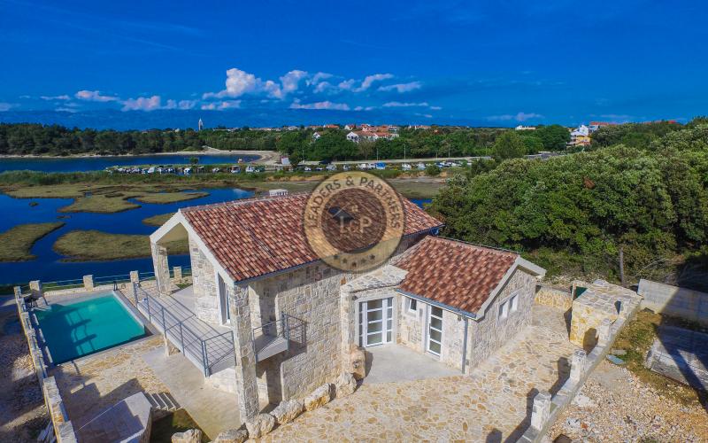 ZADAR - ZATON, predaj nádhernej kamennej vily pri mori. NOVÁ CENA