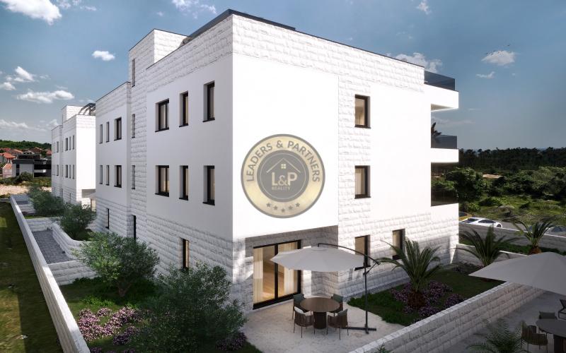 ZADAR - PRIVLAKA, apartmán so záhradou vo výbornej lokalite hneď pri mori