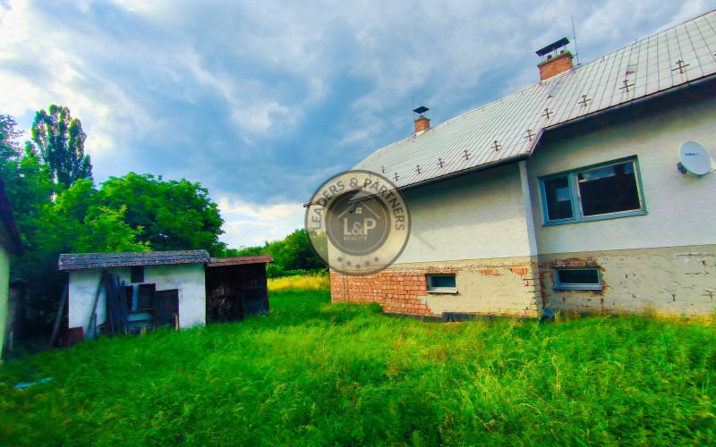 INVESTIČNÁ príležitosť na výstavbu RD a bytovej jednotky v obci Jablonica