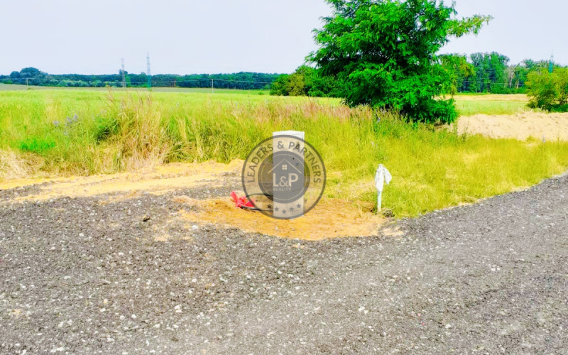 Stavebný pozemok s právoplatným stavebným rozhodnutím na výstavby RD v obci Borský Svätý Júr