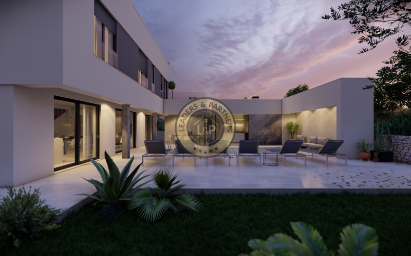 ZADAR - ZATON, luxusná dvojposchodová vila na pozemku 761 m2 s dvoma bazénmi