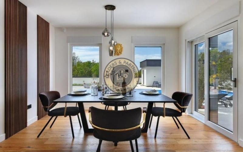 PULA - KRNICA, luxusná dvojposchodová vila na pozemku 754 m2 s bazénom