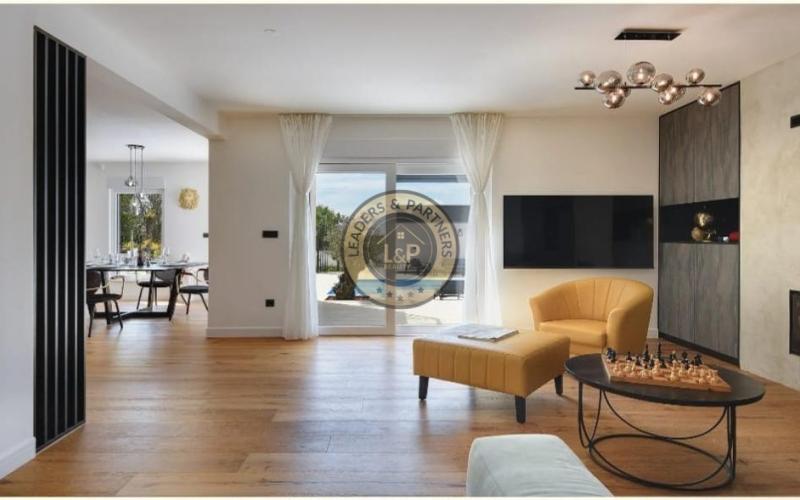 PULA - KRNICA, luxusná dvojposchodová vila na pozemku 754 m2 s bazénom