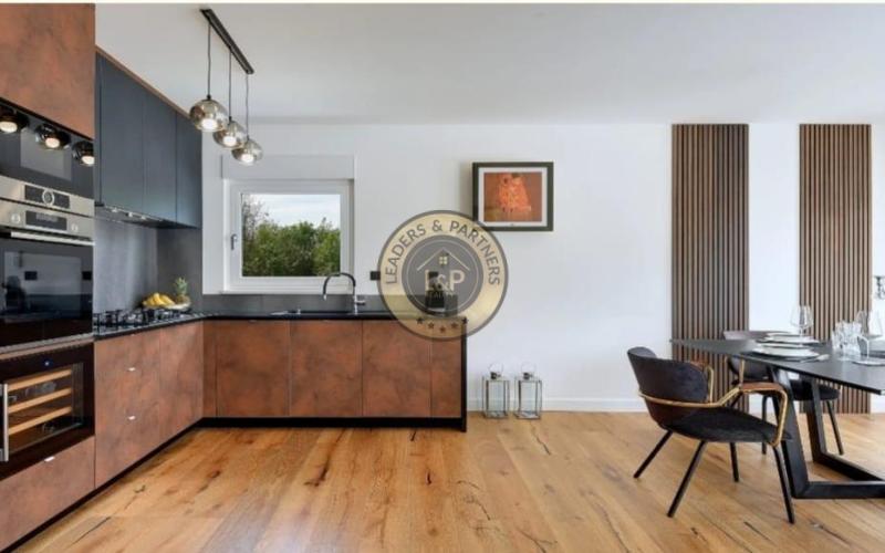 PULA - KRNICA, luxusná dvojposchodová vila na pozemku 754 m2 s bazénom