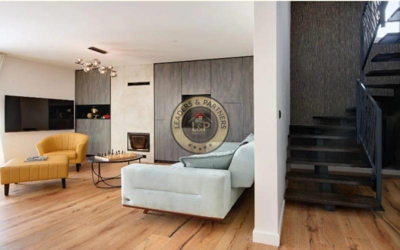 PULA - KRNICA, luxusná dvojposchodová vila na pozemku 754 m2 s bazénom