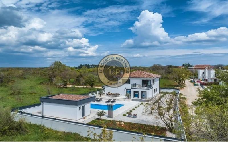 PULA - KRNICA, luxusná dvojposchodová vila na pozemku 754 m2 s bazénom